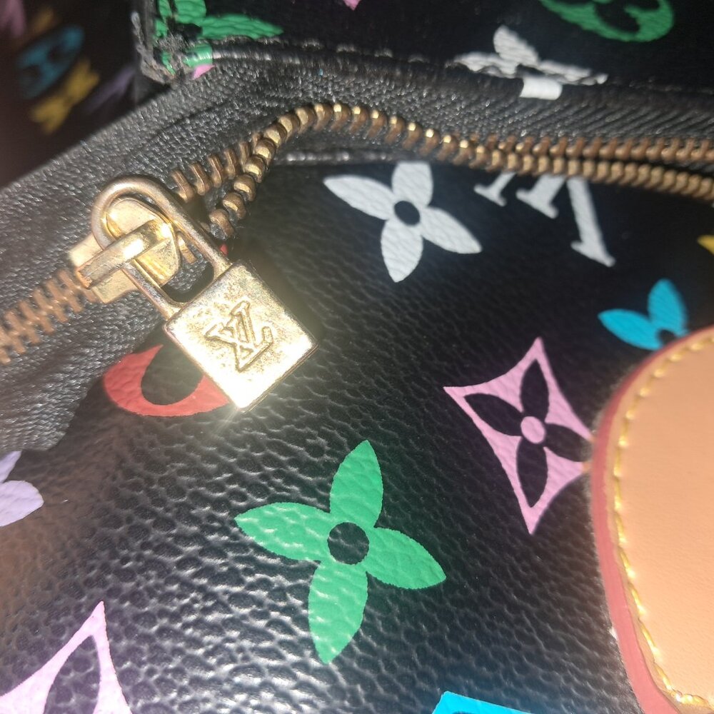 Really nice bucket style bag with change purse - image 13